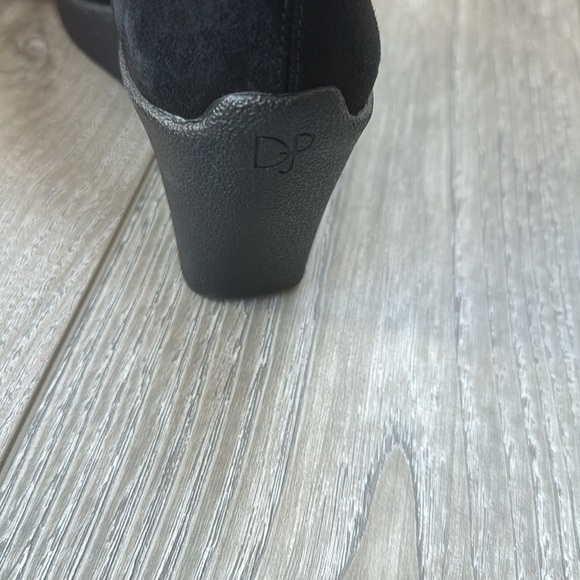 Donald Pliner Suede Wedge boots - Picture 5 of 7